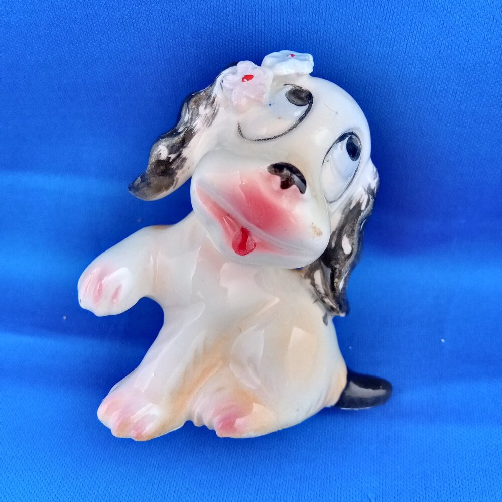Vintage mid century kitsch small doggy figurine big eyes flowers
